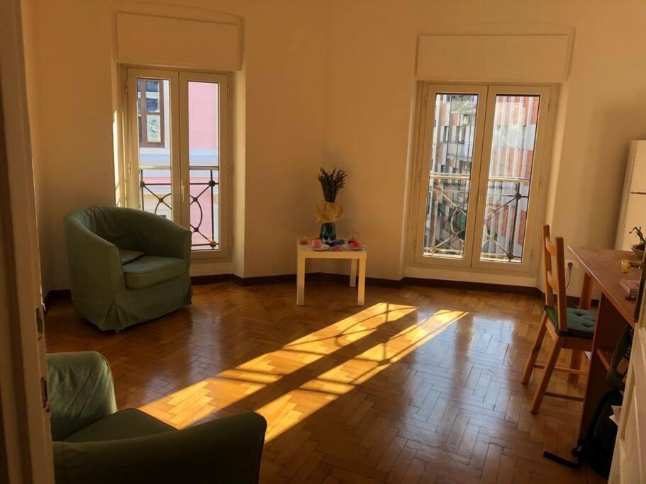 Light House: Luce E Charme In Un Piccolo Faro Apartment